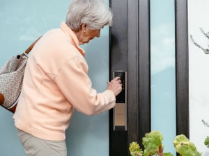 دستگاه های هوشمند ایده آل خانه هوشمند برای سالمندان